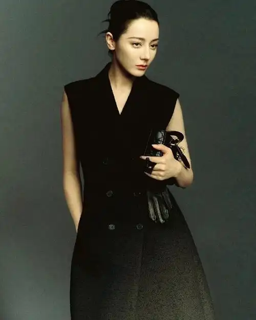 迪丽热巴摩登裙