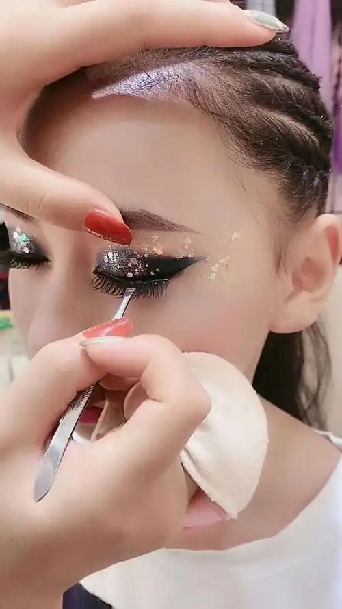 舞台妆就是这么简单,好看又好学,赶紧试试吧!