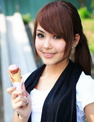 在最近就有很多的报道称昆凌整过容,网友们还找出了昆凌的以前的照片