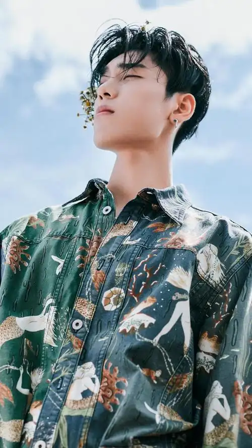 王子异海边清爽帅气写真