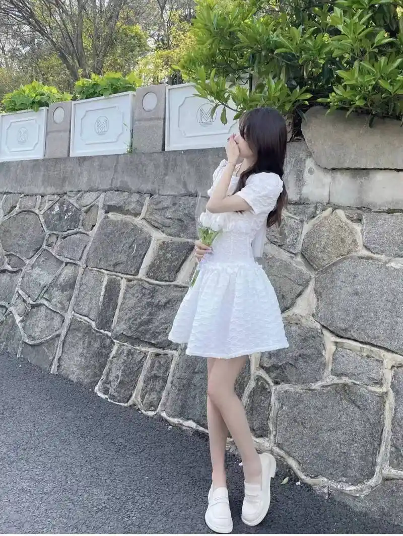 原创白色连衣裙配什么鞋子好看白色连衣裙怎么搭配好看