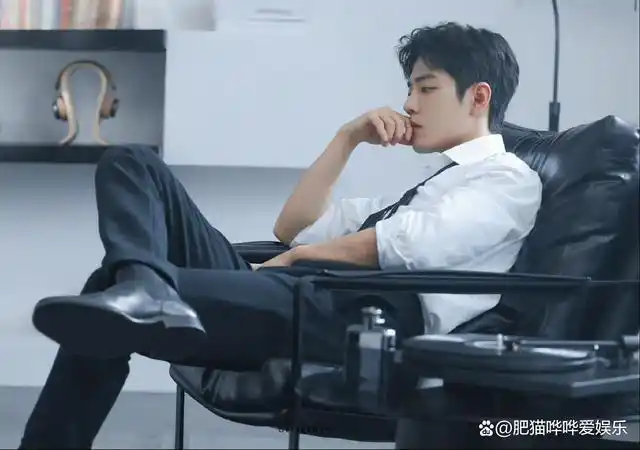 综艺插班生发布了肖战的白衬衫图片,网友直呼好帅好帅,疯狂心动.