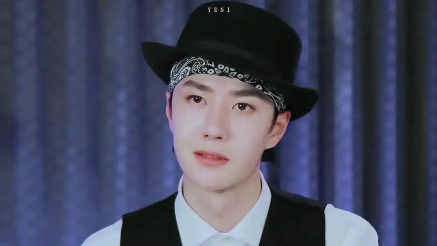 截修酷盖歪嘴换边笑眼睛滴溜溜转的是想打什么坏主意呢 @uniq-王一博