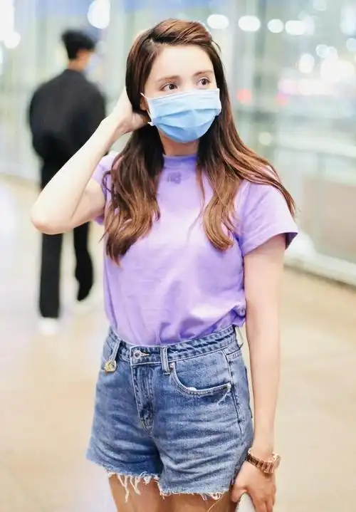 麦迪娜穿镂空上衣配"乞丐裤" 相当有个性|衬衫|休闲装|牛仔裤_网易