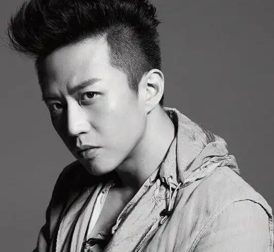 帅哥邓超的皮肤:还差也许,就带易酷