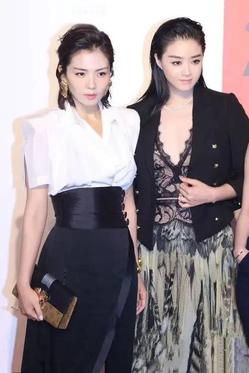 看98斤刘涛和110斤蒋欣合影彻底没体重焦虑身材比气质更重要