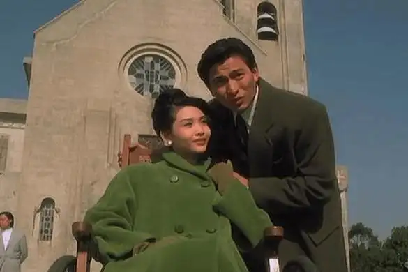 相信很多人都听说了,刘德华就是以何鸿燊为原型的,而邱淑贞则是以