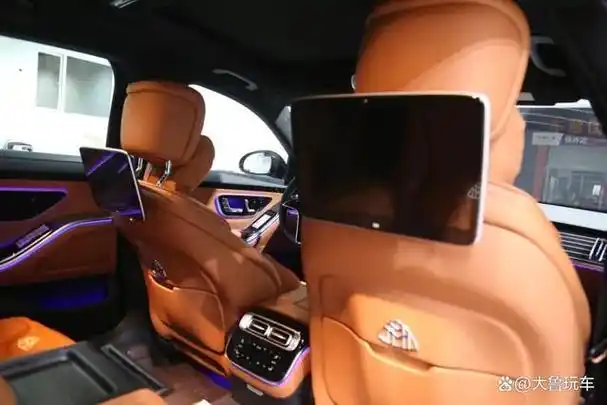 奔驰s400升级迈巴赫包围 拉丝铝内饰板 19寸轮毂 后排屏幕