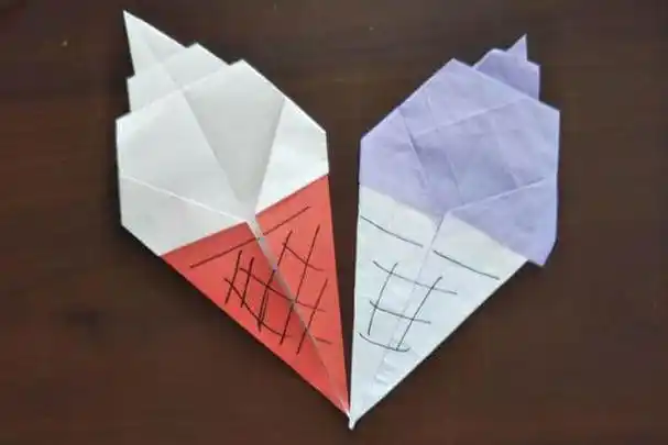 小班简单手工:怎么折纸冰淇淋(步骤图解)8