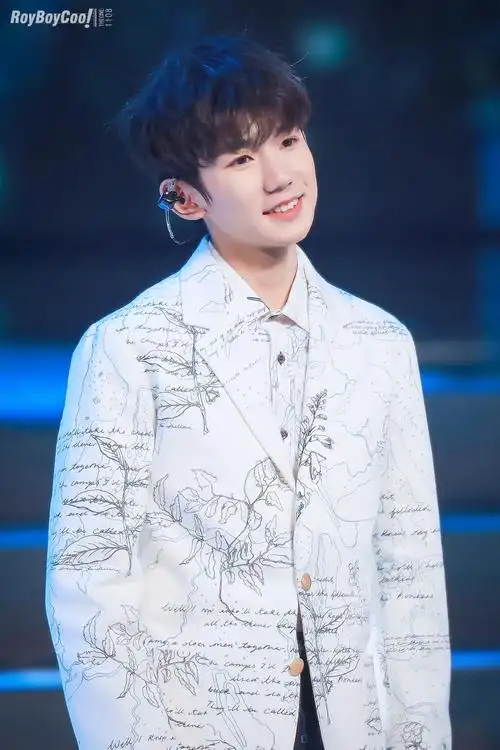 2018王源2017"放肆一下"移动视频风云盛典_图片_视频集锦-爱豆app