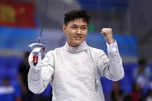 奥运击剑冠军仲满,许安琪揭牌,还有两位击剑名师李维仁和王军现场指导