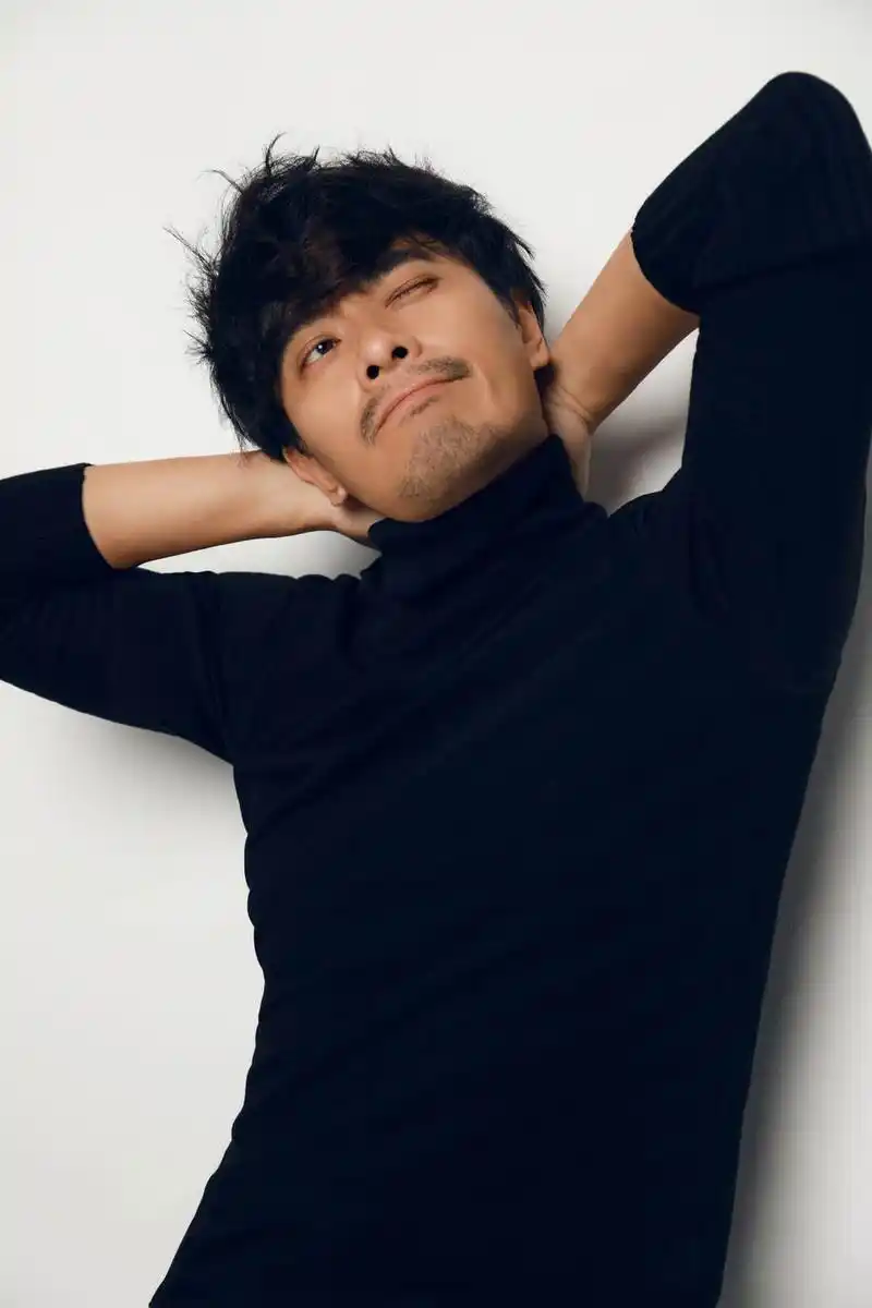 陈龙黑色针织秋装写真曝光 诠释风度与温度兼得的气质穿搭