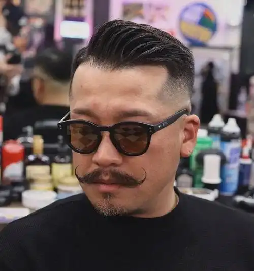 男士两边铲短发发型 铲青头清爽又干练