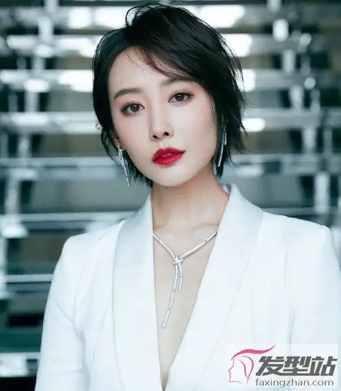 女生穿西装适合什么发型彰显干练气质职场女王必备