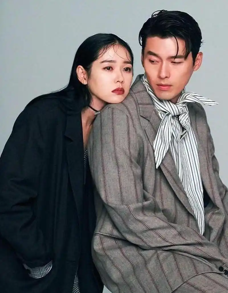 12月1日,据媒体报道,玄彬将和妻子孙艺珍还有儿子一起度过春节,暂时