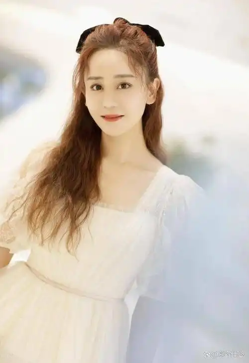 总的来说,《新还珠格格》不仅是一部成功的翻拍作品,更是展现了演员们