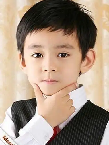 小男孩短发发型 小学男生刘海发型