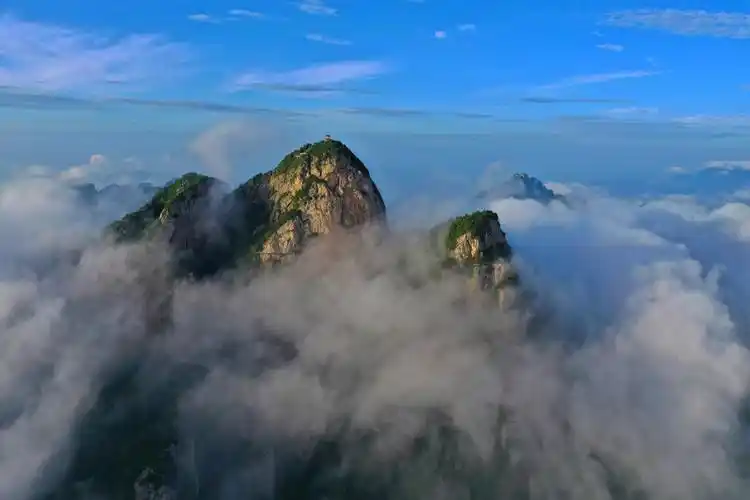 老界岭位于河南省南阳市西峡县境内,是中国南北气候的分界线,长江流域