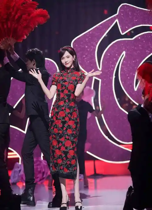 唐嫣穿上旗袍瞬间变成最美仙女!_魅力_气质_舞台