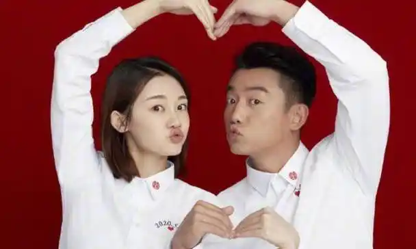 没多久就官宣有孕的事实,郑恺公开承认的女友不多,程晓玥之后就是苗苗