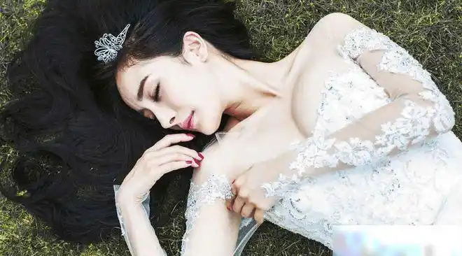 杨幂昔日写真曝光花瓣包裹尽显个人魅力实在太惊艳