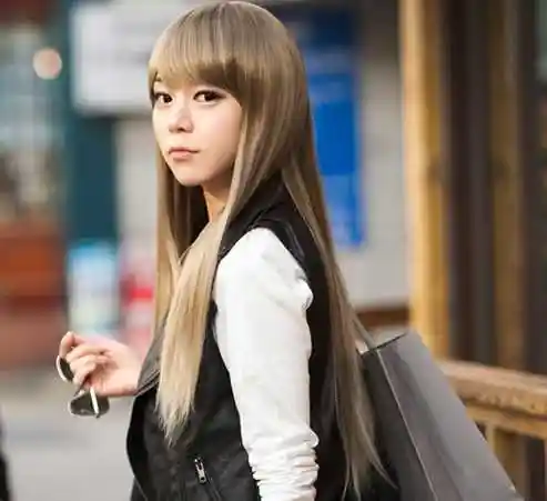 女生甜美离子烫发型怎么看都是漂亮