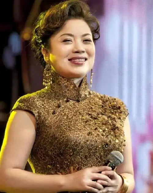 歌唱家张也:55岁依旧未婚,与"男闺蜜"吕继宏相伴22年惹人羡!