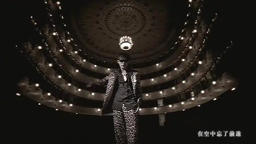 让时光回到年少一起听周董的歌周杰伦音乐黑色毛衣音乐mv黑白系