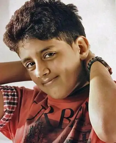 2011年,一名10岁沙特少年因领导一群儿童参加阿拉伯之春抗议活动而