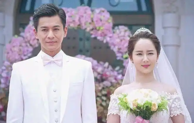 接下来那张是大嫁风尚里面的照片,杨紫在里面饰演女主,但是他在里面结