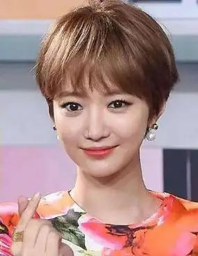 2018流行半露耳短发 潮流又美丽_短发发型_西子美发网