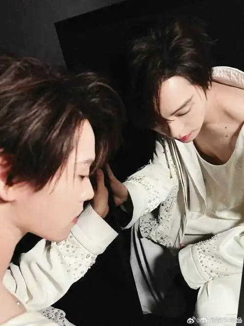 肖宇梁眉钉锁骨钉