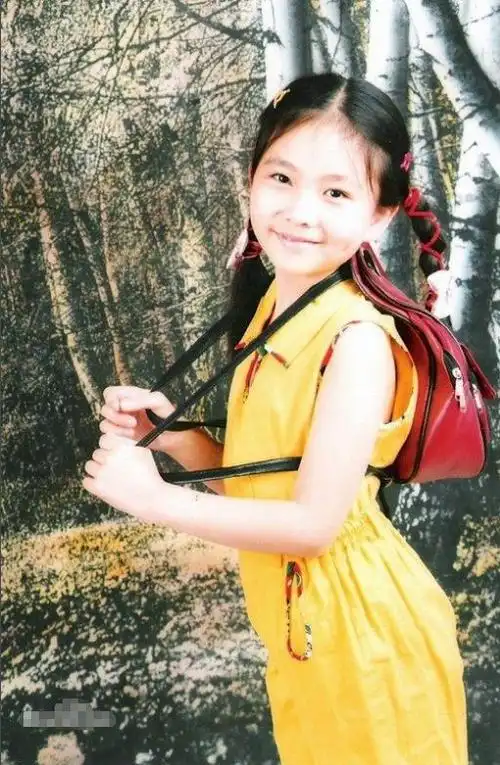 家有儿女朵朵近照曝光时隔多年未拍戏25岁的模样让人感慨