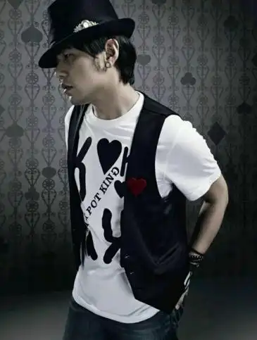 图周杰伦侧面照曝光自曝和妻子昆凌从不吵架