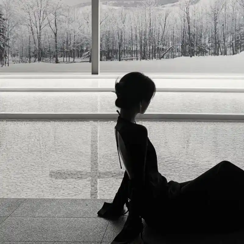 一个孤独女人的背影图片 - 抖音