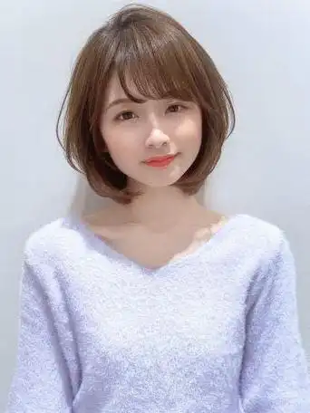 额头窄脸长的女性,烫什么发型比较好?今天为你解答