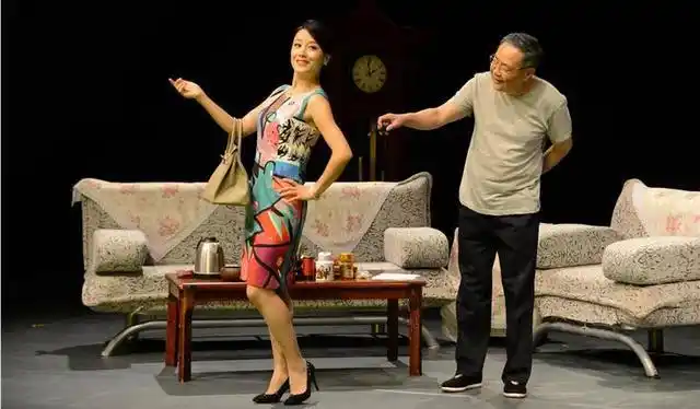 梁冠华的妻子唐烨,她成就了丈夫,但并未因此埋没了自己的才华__财经