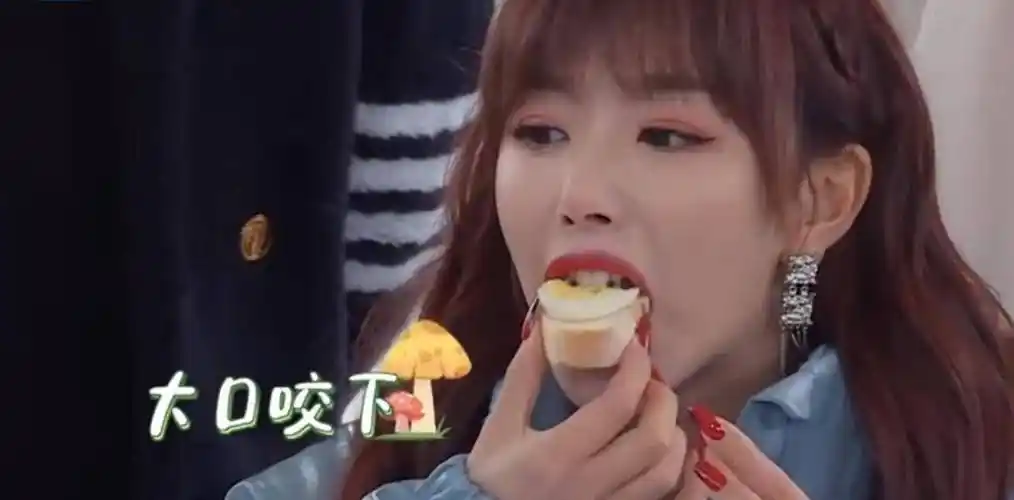 孔雪儿吃鱼子酱被群嘲受谢霆锋赏识参加选秀却遭资本打压