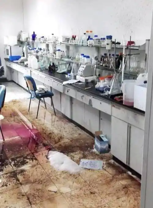 2018年12月26日北京某高校一实验室发生爆炸燃烧,事故造成3人死亡.