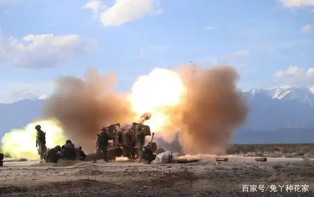 火炮开炮瞬间震撼图