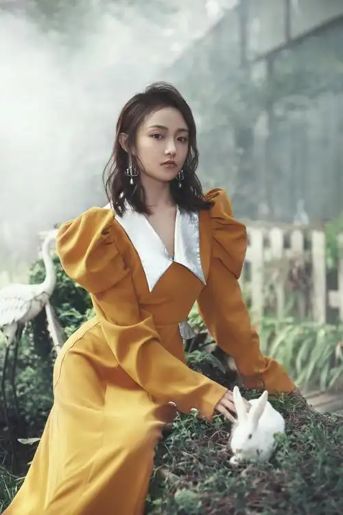 欢娱影视演员@吴佳怡_six 《北京漫步-本来生活》