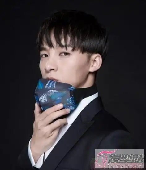 男生锅盖头短发发型蓬松减龄不乏帅气感