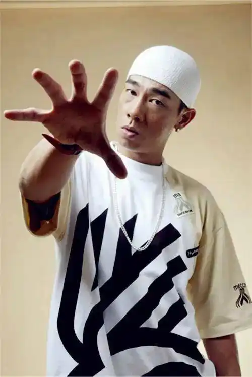 陈小春,永远的韦小宝,不可取代的"山鸡",现实中的宠妻狂魔_经典_爱