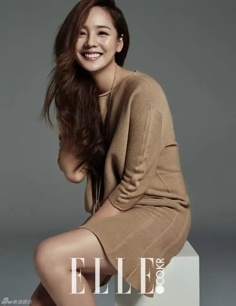 组图:辣妈柳真拍大片身材好 笑容感染力十足_高清图集_新浪网