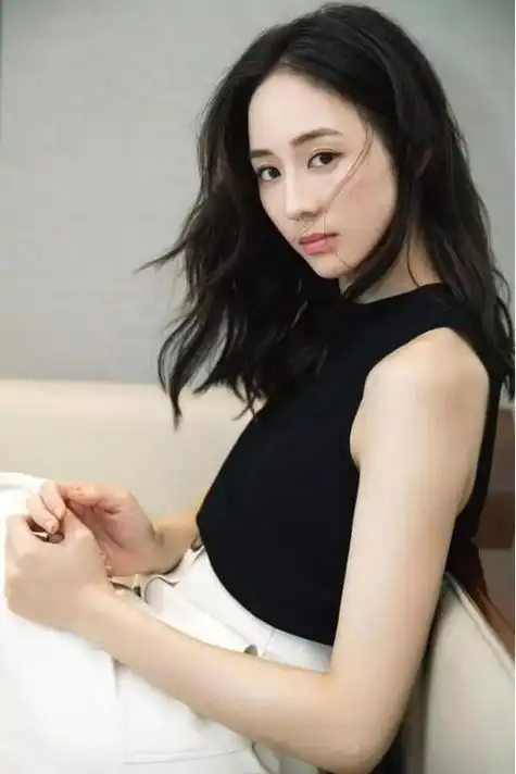 在我们中国人的传统审美观念中,瓜子脸,鹅蛋脸几乎是美女的标配,这样