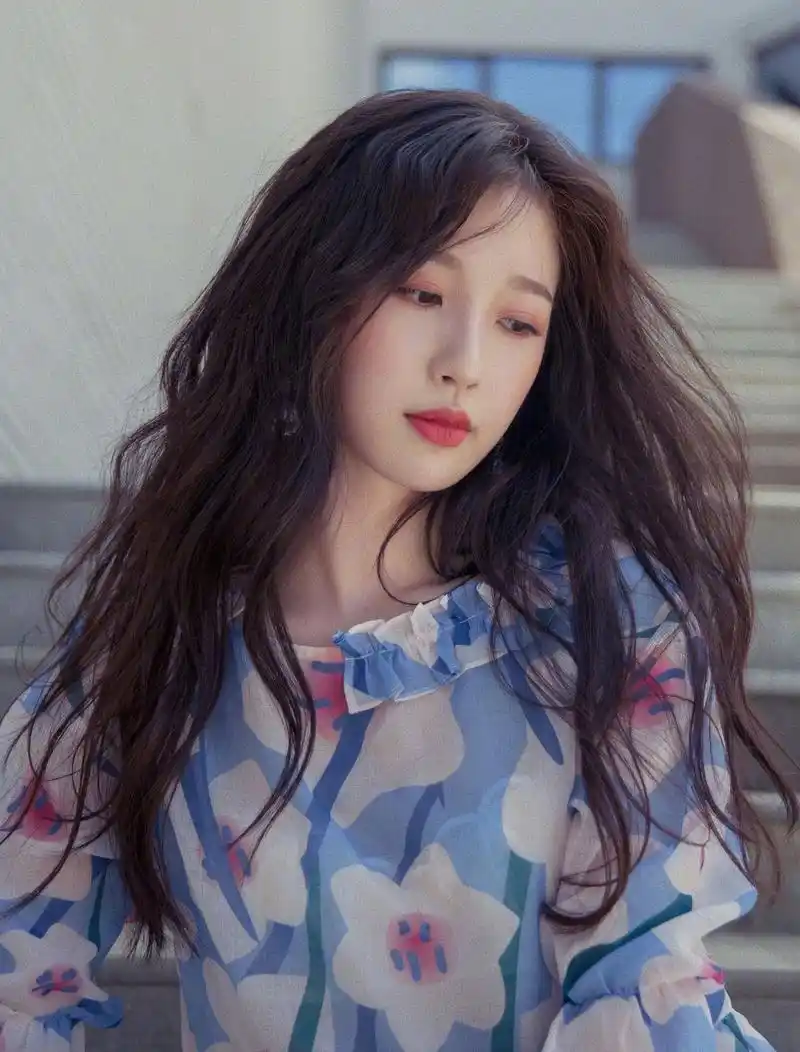 虞书欣美少女形象升级,居然感觉到了成熟艳丽