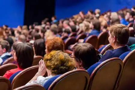 观众从阶段图片