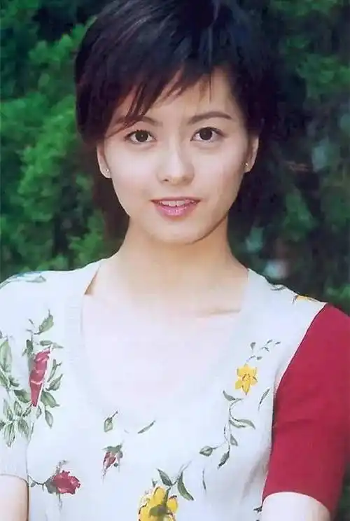 能驾驭得了"短发"的女星,只服这6位,最后一位堪称短发天花板_梁咏琪