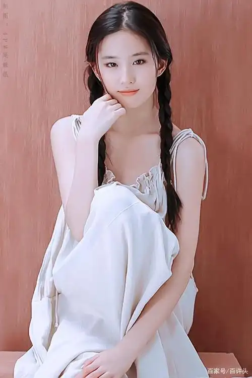 刘亦菲03年清纯写真造型,风格迥异,依旧美的摄人心魄