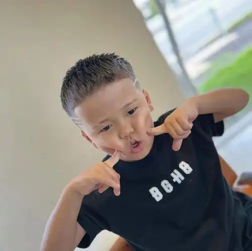 小男孩发型15款,又帅又精神,你儿子值得拥有插图2